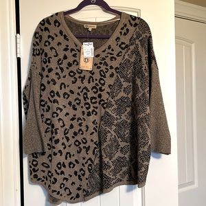 NWT Democracy Animal Print Asymmetrical Hem Sweater Size Large